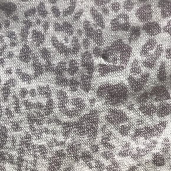 Olivaceous Layered Leopard Print Gray Long Sleeve Shirt Women's Size Small - Picture 8 of 8